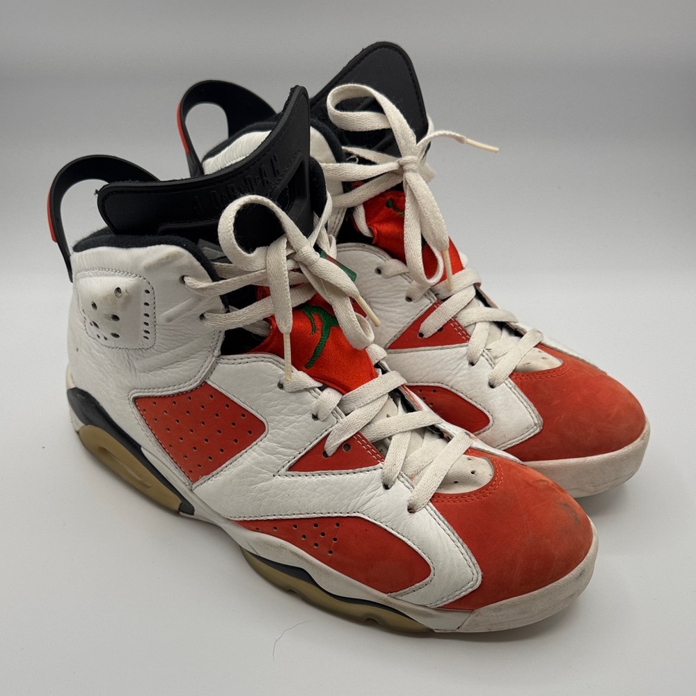 Air Jordan Sneakers - Men's 9.5